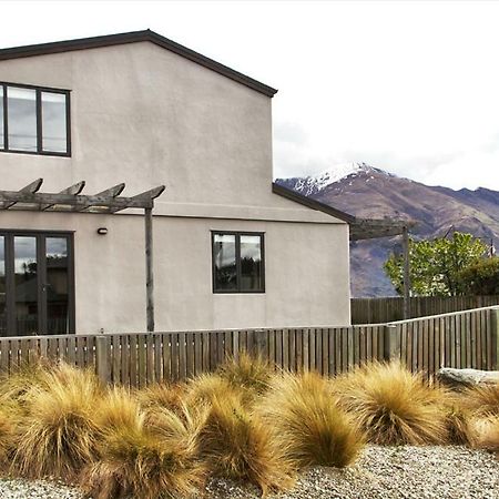 Kylie'S Castle Villa Wanaka Exterior photo